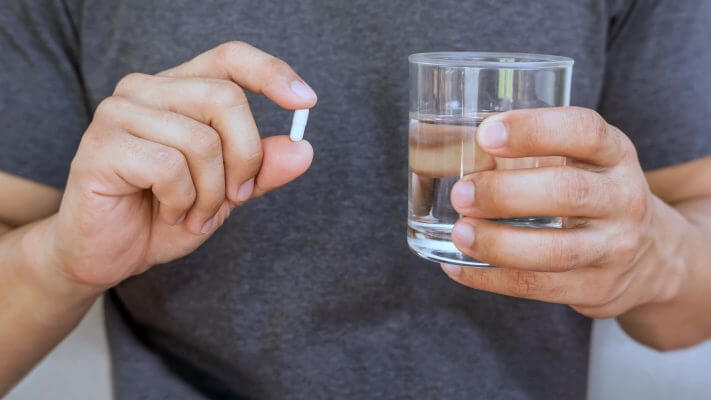 Kapsel mit Vitaminen für die Fruchtbarkeit
